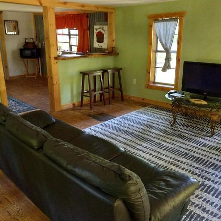 Adorable 1 Bedroom Honey House Rusk Eksteriør bilde
